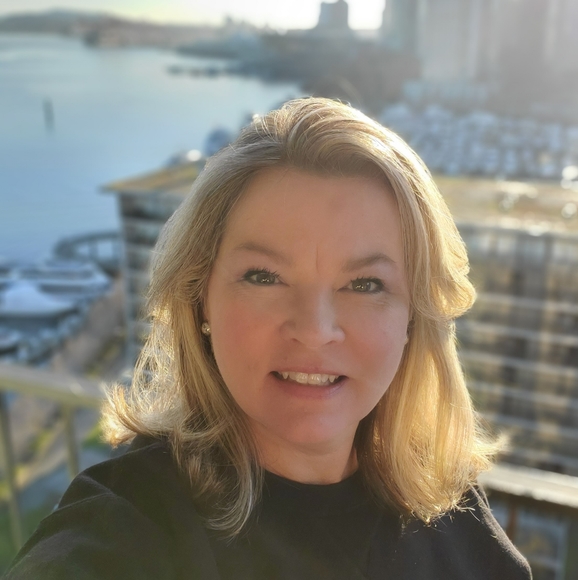 Meet your Posher, Lisa - Picture 1 of 1